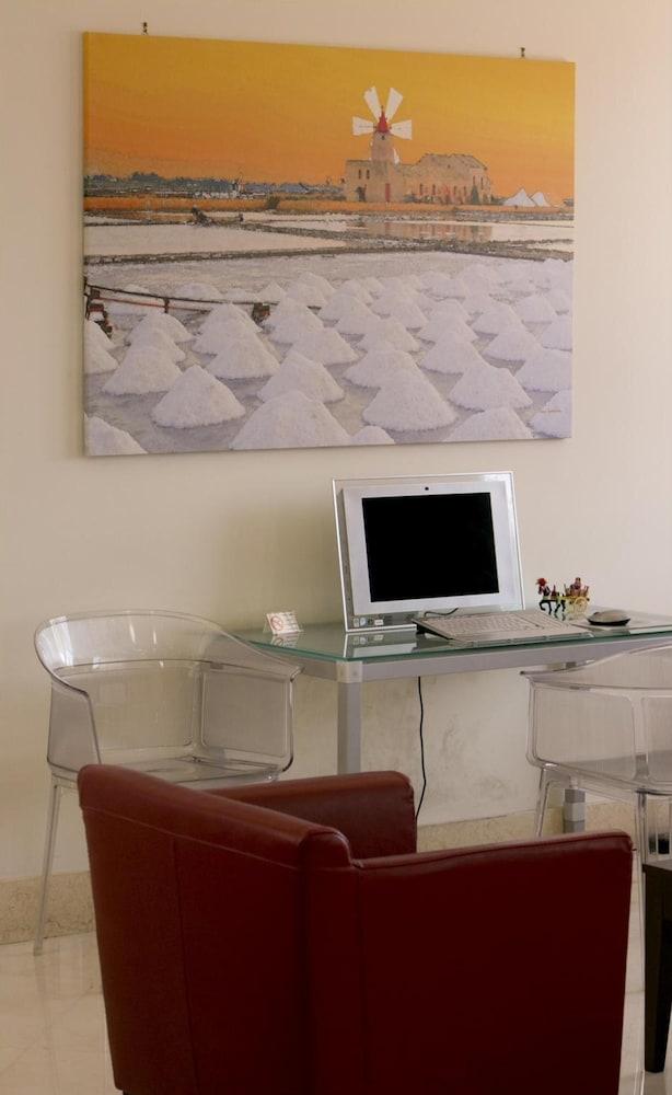 Hotel Tiziano Трапани Екстериор снимка