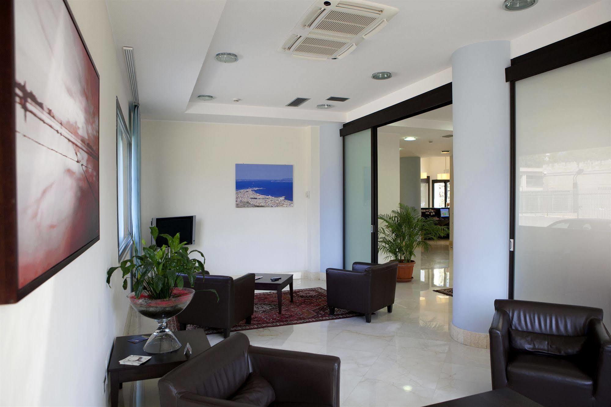 Hotel Tiziano Трапани Екстериор снимка